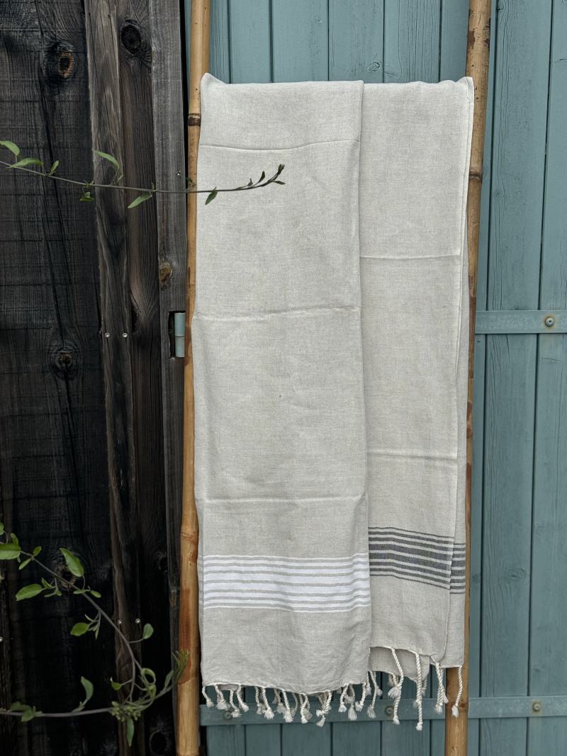 Fouta en lin beige / blanc