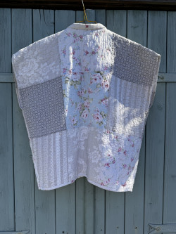 Sleeveless quilted boutis jacket / JANE