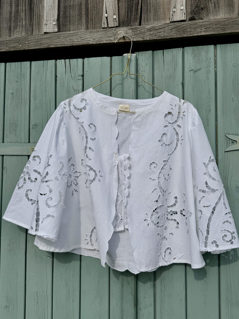 Blouse brodée en linge ancien/ JOY