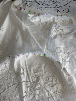 Blouse brodée en linge ancien/ JOY