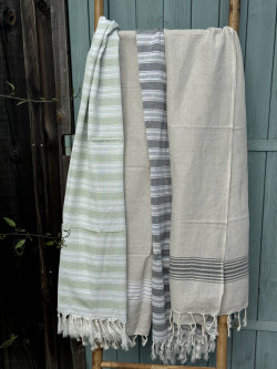 Fouta en lin beige / blanche