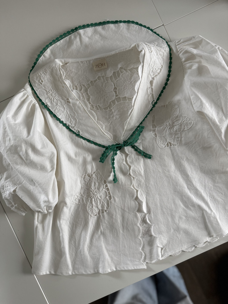 Blouse brodée en linge ancien/ AMY