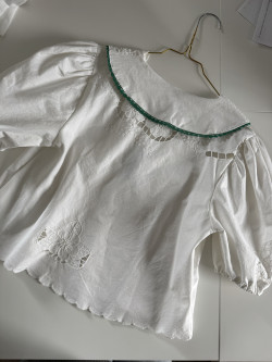 Blouse brodée en linge ancien/ AMY