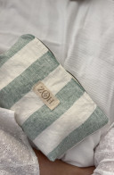 Pochette Pistacchio // en lin rayé celadon