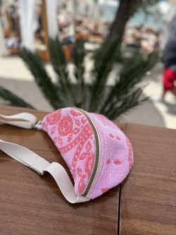 Sac banane éponge  vintage fraise