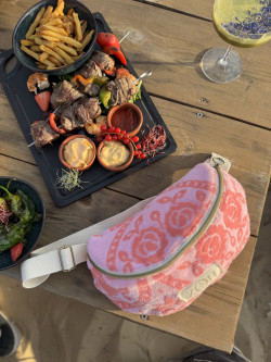 Sac banane éponge  vintage fraise