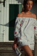 Blouse en linge ancien brodé / Pia