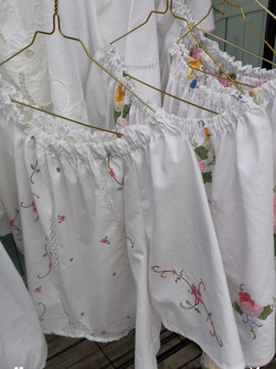 Blouse en linge ancien brodé /Ella