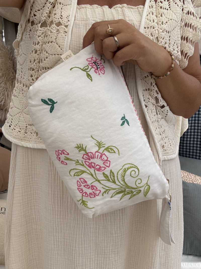 Pochette en linge ancien brodé/ OLGA