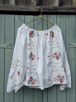 Blouse en linge ancien brodé / Billie
