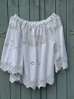 Blouse en linge ancien brodé / SALMA