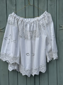 Blouse en linge ancien brodé / SALMA