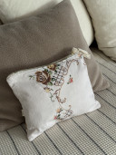Pochette en linge ancien brodé/ Aileen