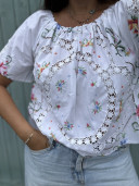 Blouse en linge ancien brodé / Lauretta
