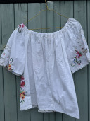 Blouse en linge ancien brodé / Lauretta