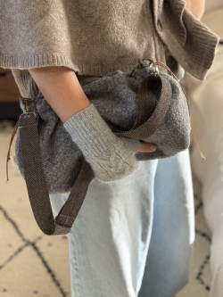 Sac pochette bouclette grise/ Eliott