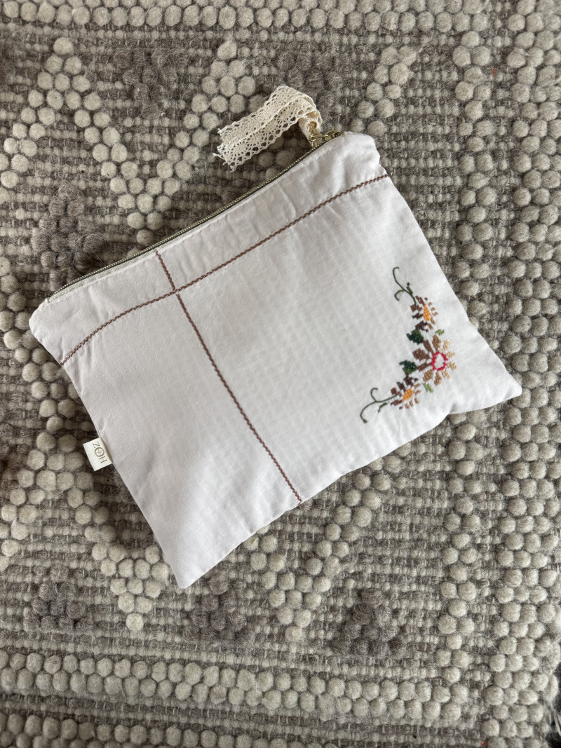 Embroidered Vintage Linen Pouch / Gina