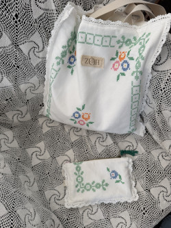 Pochette en linge ancien brodé/ Summer