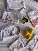 Pochette en linge ancien brodé Paloma