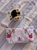 Pochette en linge ancien brodé Paloma