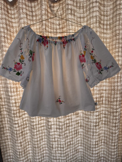 Blouse brodée en linge...