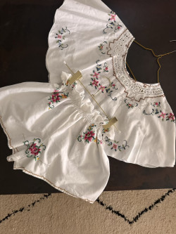 Blouse brodée en linge...