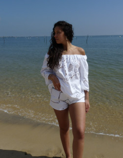 Short brodé en linge ancien/ POÉSIE