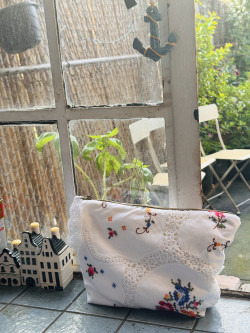 Embroidered Vintage Linen Pouch / Paloma