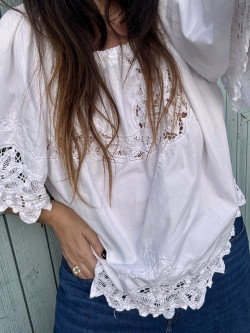 Blouse brodée en linge ancien/ Roma