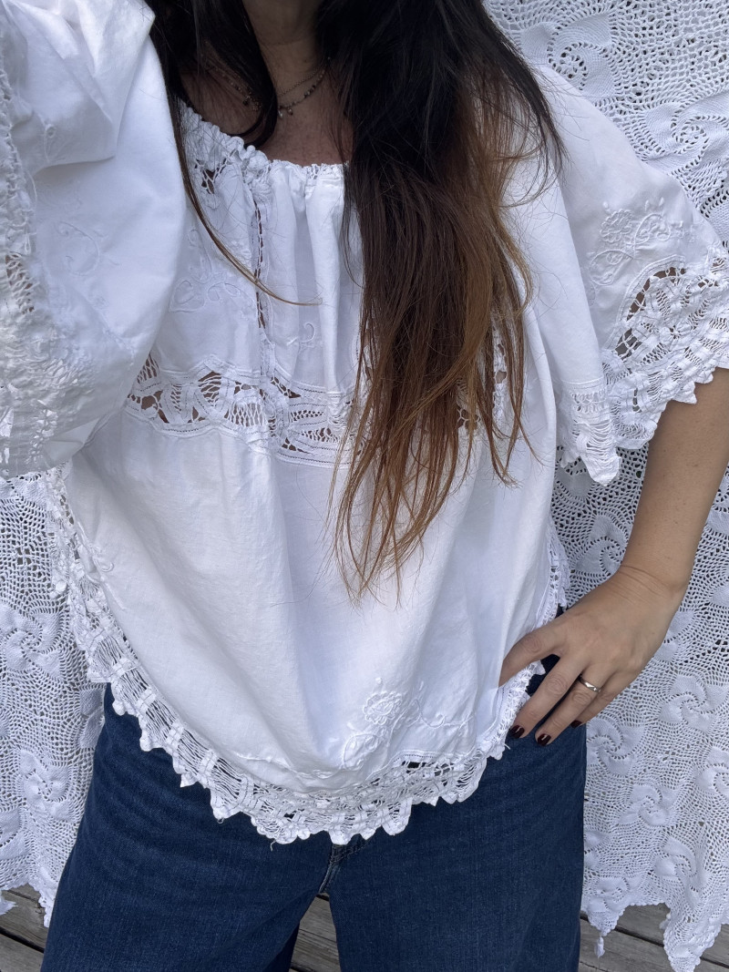 Blouse brodée en linge ancien/ Roma