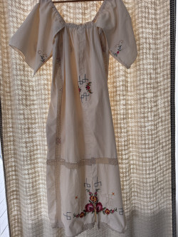 Robe longue brodée Iris