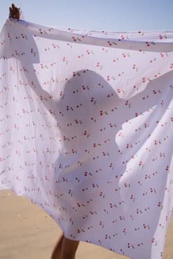 Plaid en gaze de coton cerises