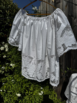 Blouse en linge ancien brodé /Ella