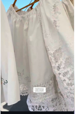 Blouse brodée / Poésie