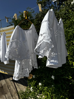 Blouse brodée en linge ancien/ Celeste