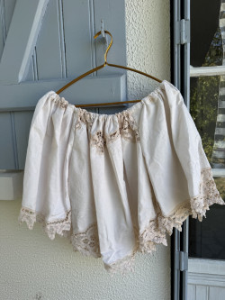 Blouse brodée en linge ancien/Axelle