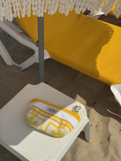 Pochette éponge jaune