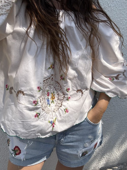 Blouse brodée en linge...