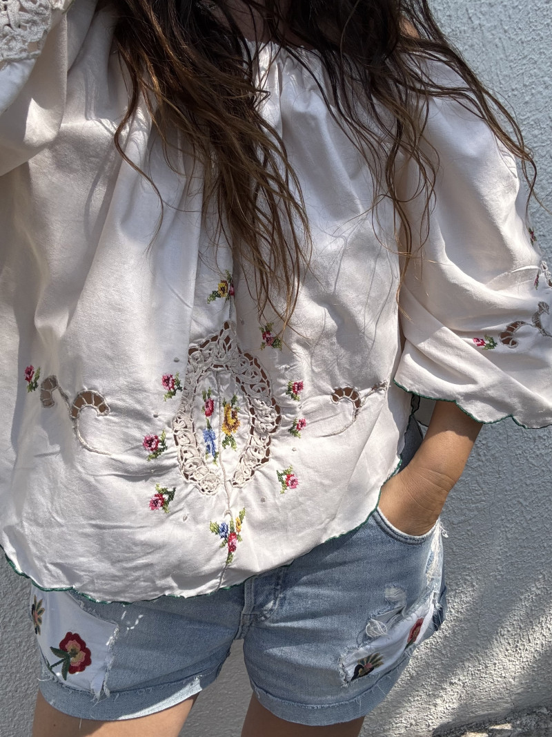 Blouse brodée en linge ancien/ Livia