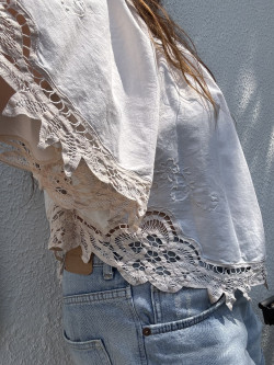 Blouse brodée en linge ancien/Axelle