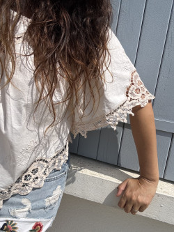 Blouse brodée en linge ancien/Axelle