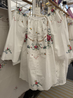 Robe brodée Lucinda
