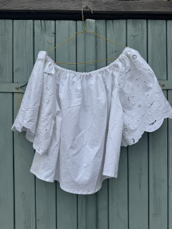 Blouse brodée en linge ancien BREE