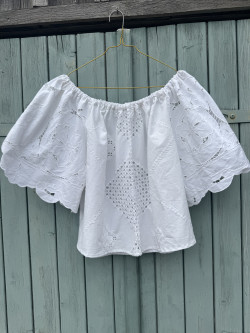 Blouse brodée en linge...