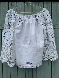 copy of Blouse brodée en linge ancien/ June