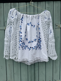 Blouse brodée en linge...