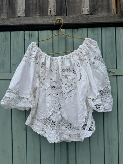 Blouse brodée en linge...