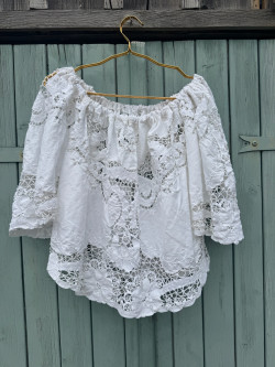 Blouse brodée en linge ancien Mary
