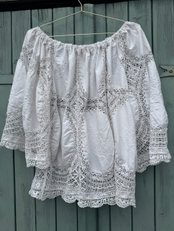 Blouse brodée en linge...