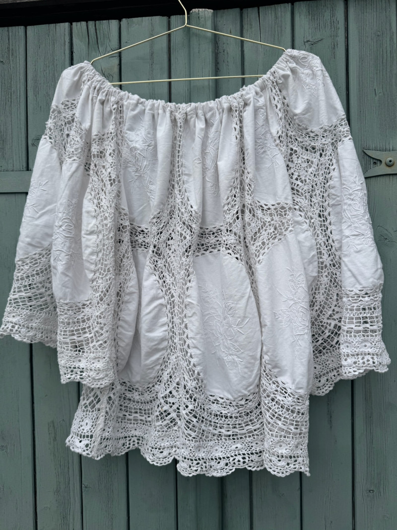 Blouse brodée en linge ancien Jane